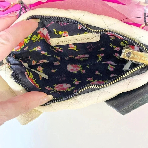 Betsey Johnson Puppy Dog Purse & Key Card Case ID Charm Gift Box - Picture 5 of 7